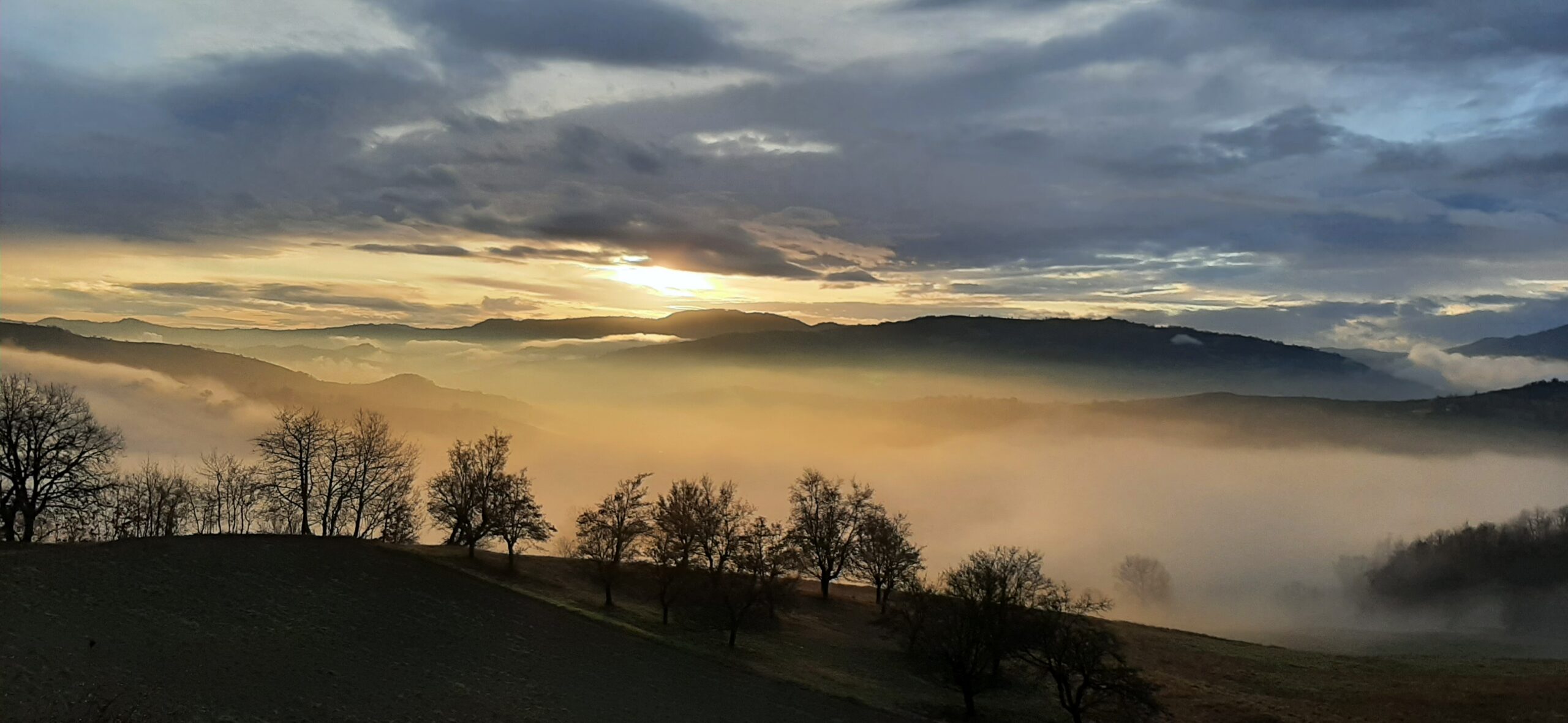 Alba nelle colline reggiane
